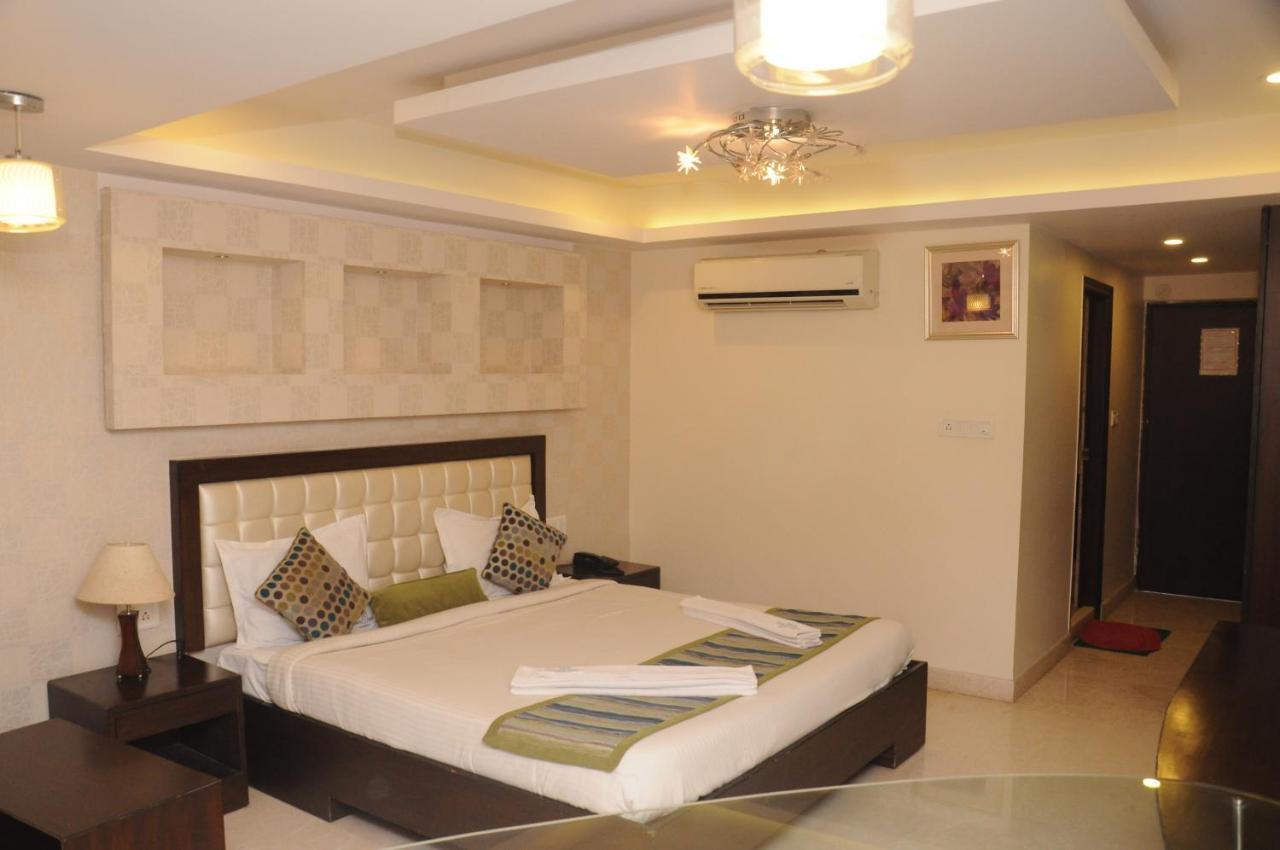 Suvarna Regency Hassan Exterior foto
