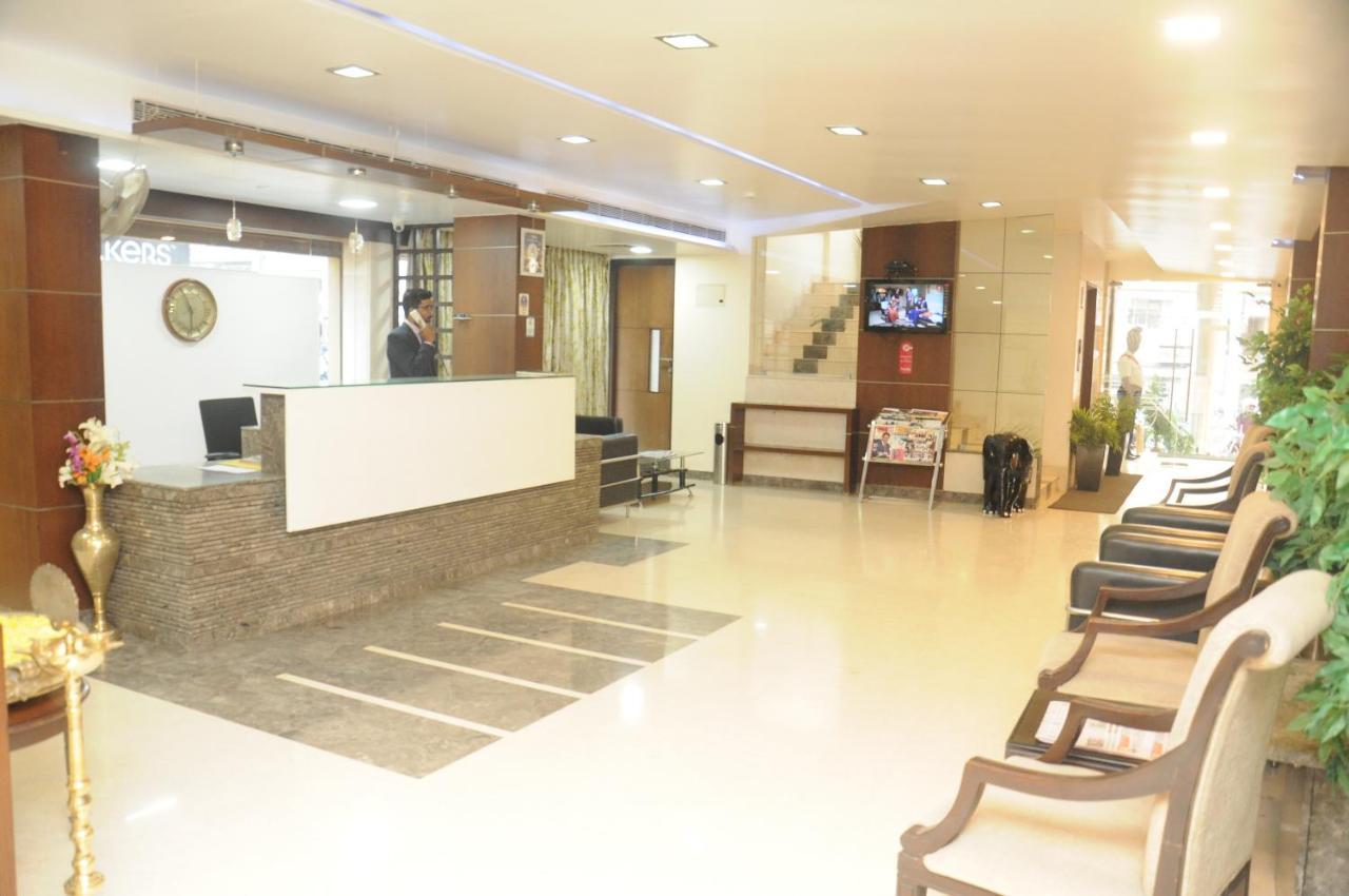Suvarna Regency Hassan Exterior foto