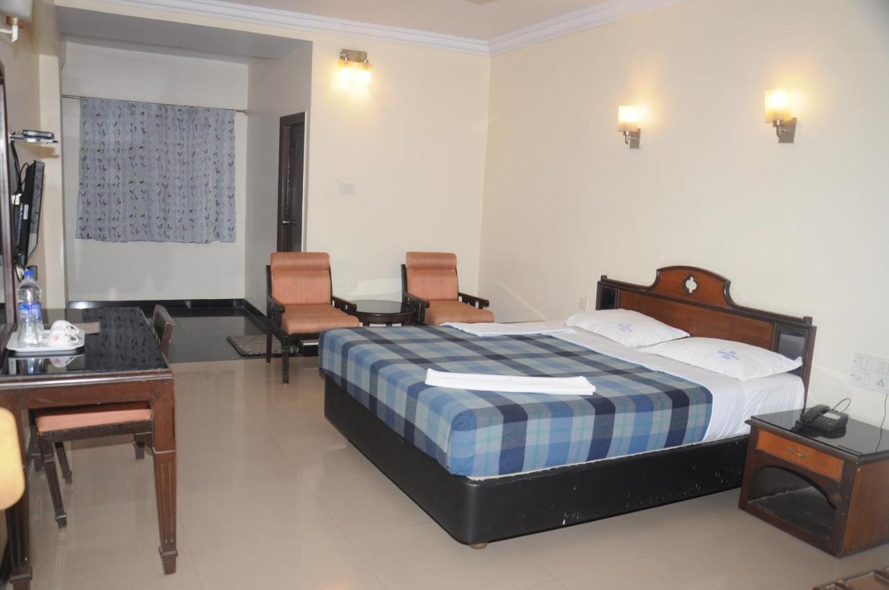 Suvarna Regency Hassan Exterior foto