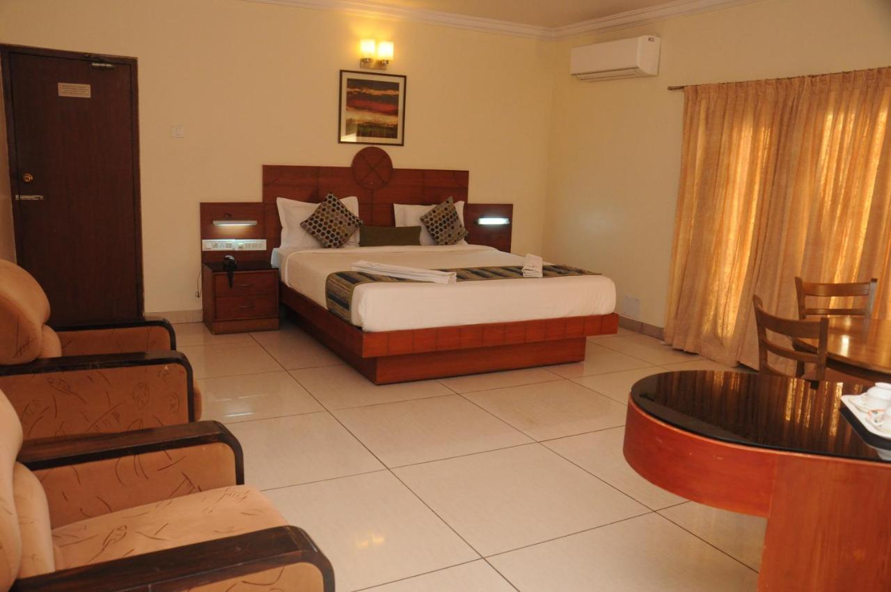 Suvarna Regency Hassan Exterior foto