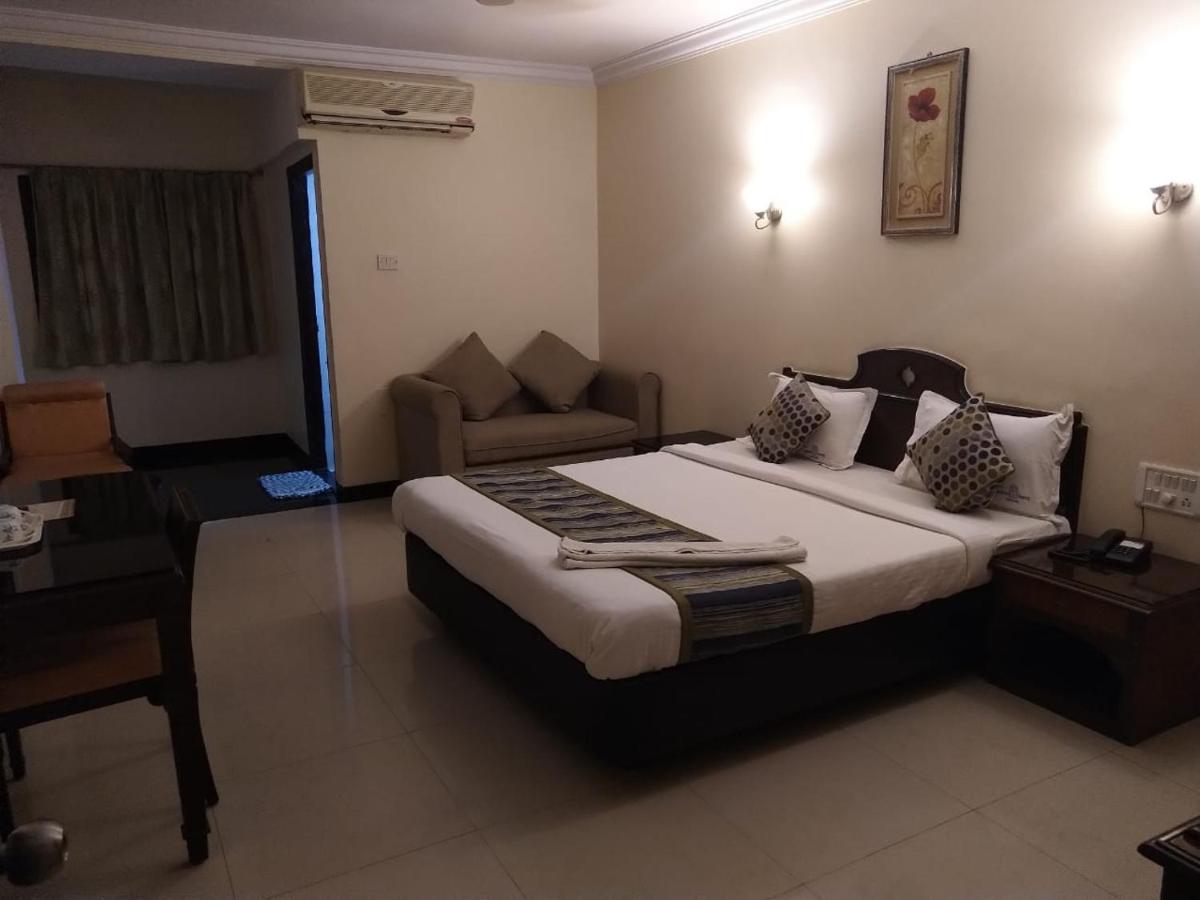 Suvarna Regency Hassan Exterior foto