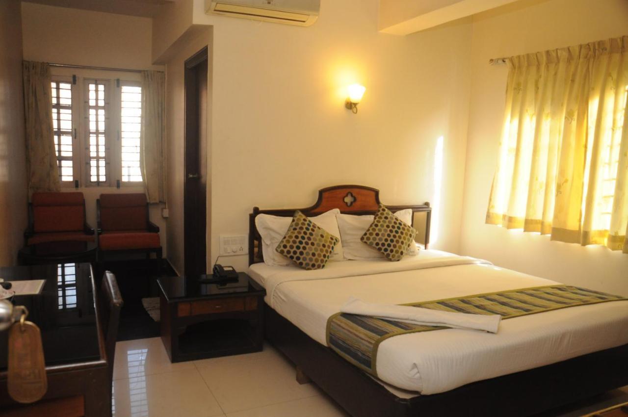 Suvarna Regency Hassan Exterior foto